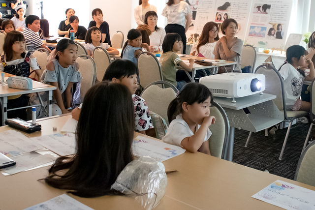 ヘアドネーションや髪の症状について真剣に向き合う参加者の方々